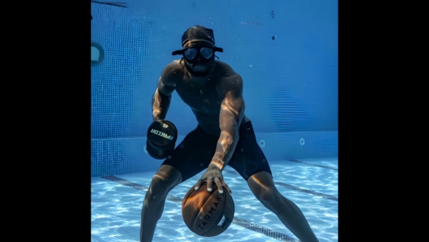 NBA球星都有哪些特训?杰伦布朗水下训练，欧文套塑料袋运球