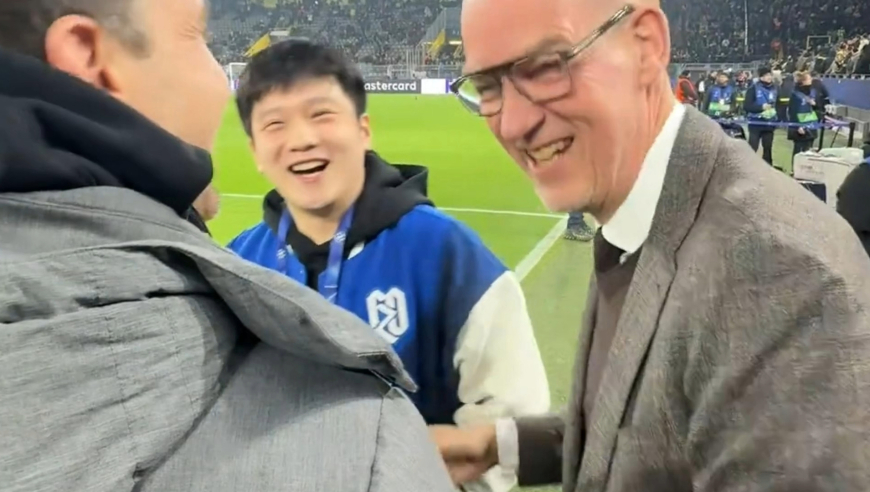 太搞笑！多特蒙德高管现场挖墙角，招募樊振东让他在足球场打比赛