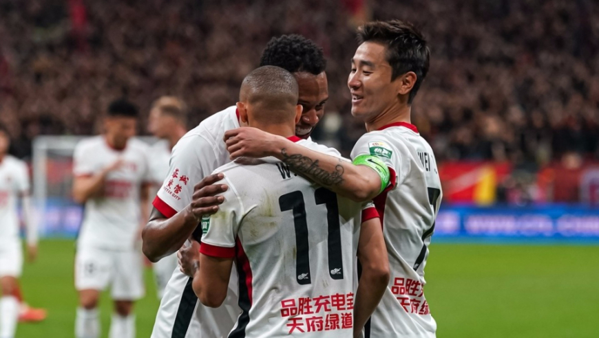 皆3轮不败！中超：蓉城3-3铜梁龙仍领跑 被12分钟追3球+补时绝平