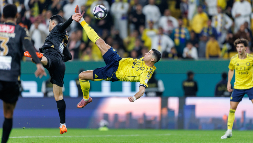 太强了！40岁C罗再现炸裂倒钩破门，梦回皇马时期对阵尤文超级倒钩