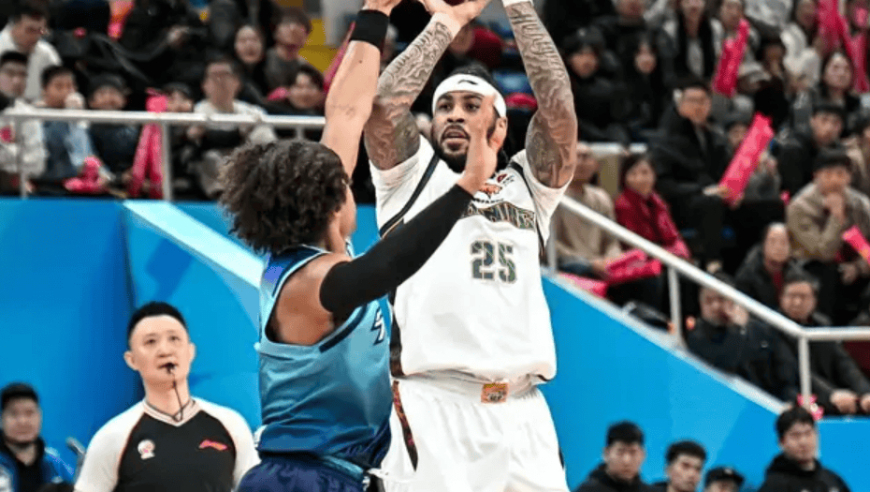 莫兰德出战32分钟，投篮8中2得到6分12篮板2助攻