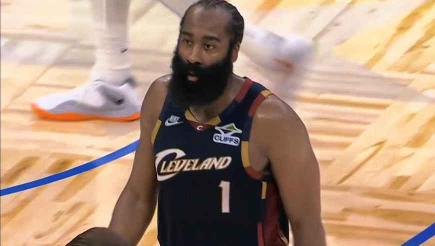 骑士魔术生死时刻：哈登米切尔连中三分续命 贝恩关键三分拒绝奇迹