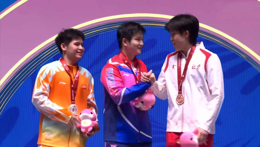 场下兄弟情！林诗栋王楚钦致意并调侃樊振东 小胖被逗笑气氛融洽