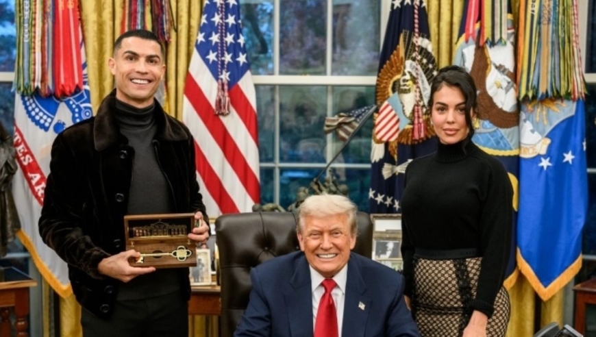 特朗普赠予C罗白宫金钥匙！放出与C罗踢球视频 夸赞：又聪明又酷