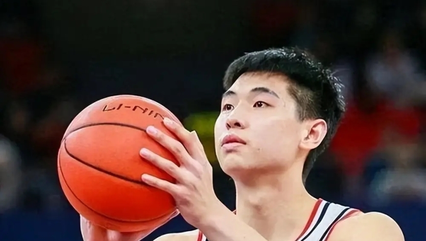 北京赵睿！广东崔永熙，上海张镇麟！谁是CBA休赛季最大赢家？
