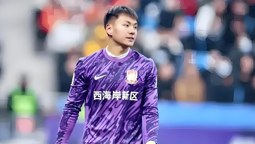 替补席沉淀多年锋芒，亚洲杯爆发惊艳足坛，李昊撑起国足后防天团