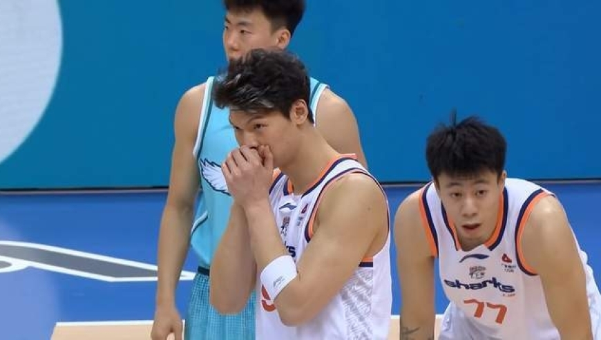 上海男篮8连胜登顶，王哲林11中10砍21+8 启用11人轮换 全部有得分