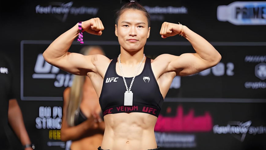 体坛记忆｜韩国女拳王发布会恶意推搡，张伟丽重拳回击，格斗场见真章