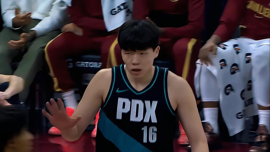 杨瀚森首节表现全过程：初登场只能折返跑 靠自己一分钟填满数据栏