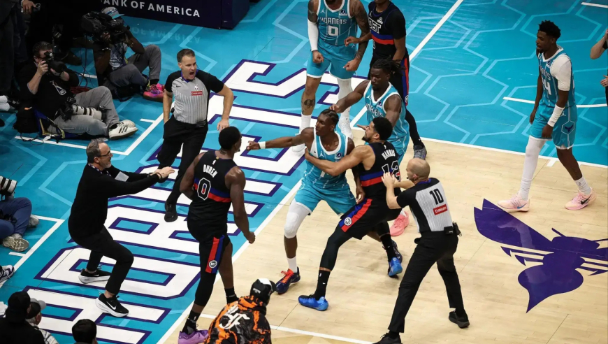 多视角全回顾！活塞黄蜂超级冲突 斯图尔特直言：签我就是干这个的