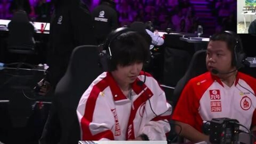 AG赛后语音沉默式交流，TE溯被AG打自闭太残暴