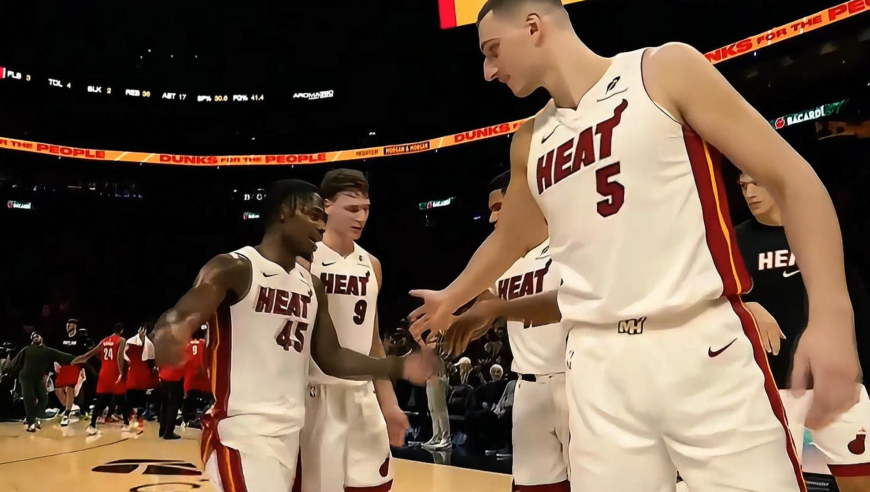 要不试试杨瀚森呢？开拓者换上里斯被热火轰出12-0完全打爆