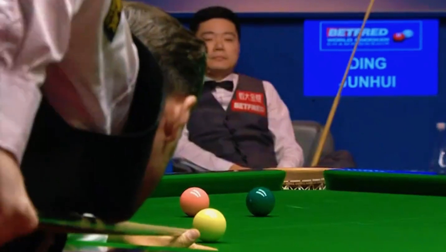 体坛记忆｜ 丁俊晖斯诺克名场面！塞尔比被做最惨的一次，扛不住怒摔架杆泄愤