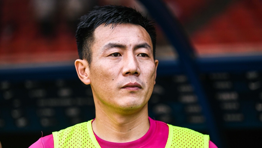 入狱2年刑满释放！秦升辟谣：我不会8国语言 啥也不会 和老外各骂各的