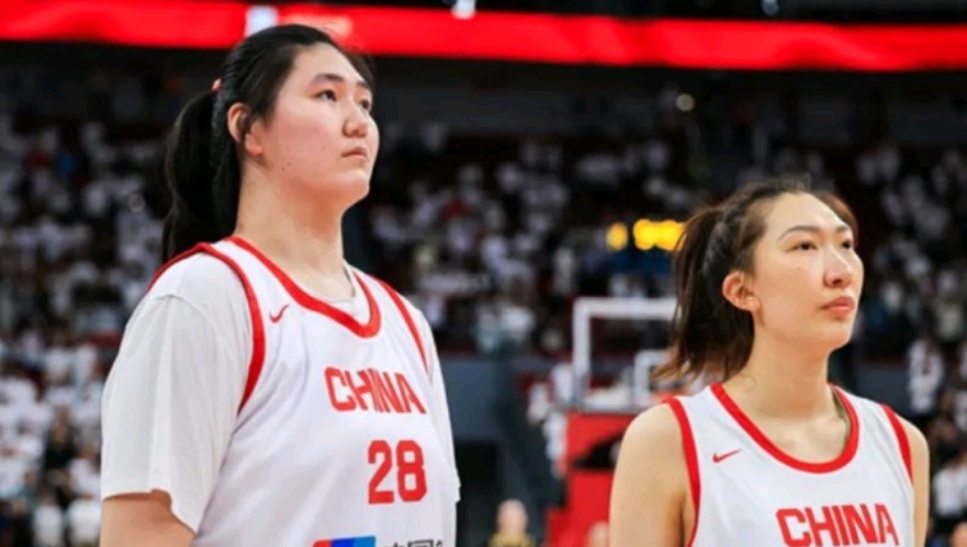 12中3+三分4中0！中国女篮26岁中锋跌落神坛！球迷：全面周琦化了