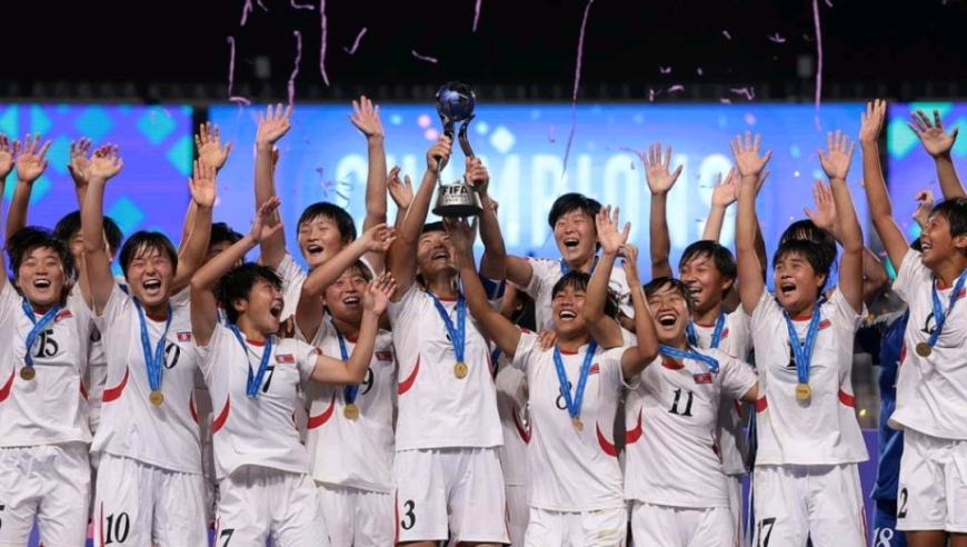 朝鲜女足夺U17世界杯冠军，庆祝动作像感恩，平壤房子已到手