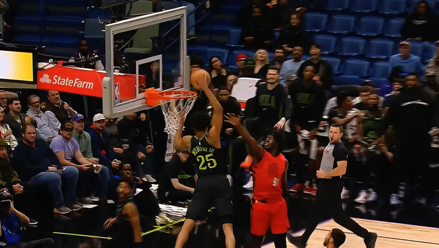 12日NBA官方十佳球：火箭阿门亚当斯一飞冲天 鹈鹕墨菲炸裂平筐空接