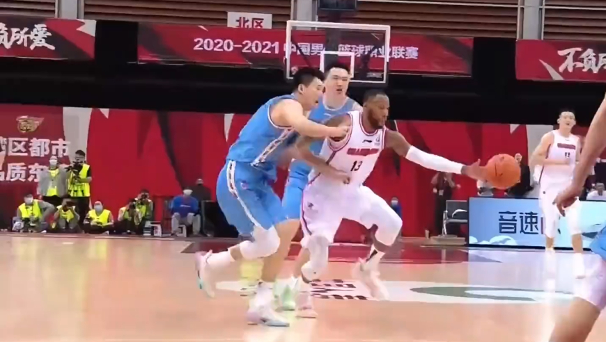 落后14分，广东宏远疯狂大逆转+绝杀拿下胜利！