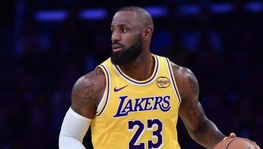 詹姆斯终于认清现实了！詹姆斯彻底放权！坦言身体已显老态，甘当绿叶！