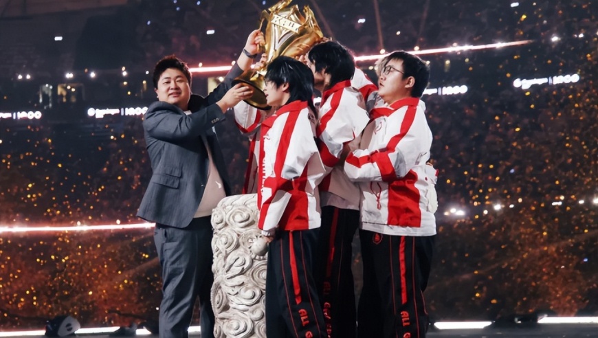KPL解说内涵LPL，遭到反噬！AG不是第1支在鸟巢夺冠的中国战队