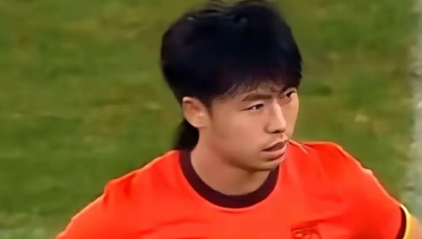 做美甲+扎辫子！U22国足输越南罪人遭批：娘娘腔 1个月几次大姨妈