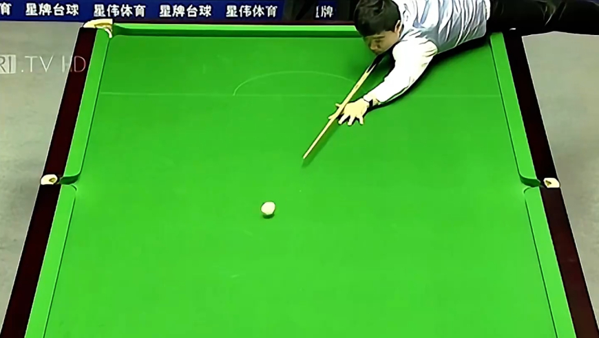体坛记忆｜ 丁俊晖最奇思妙想的球，一杆智商200的斯诺克，硬把金龙给防蒙了
