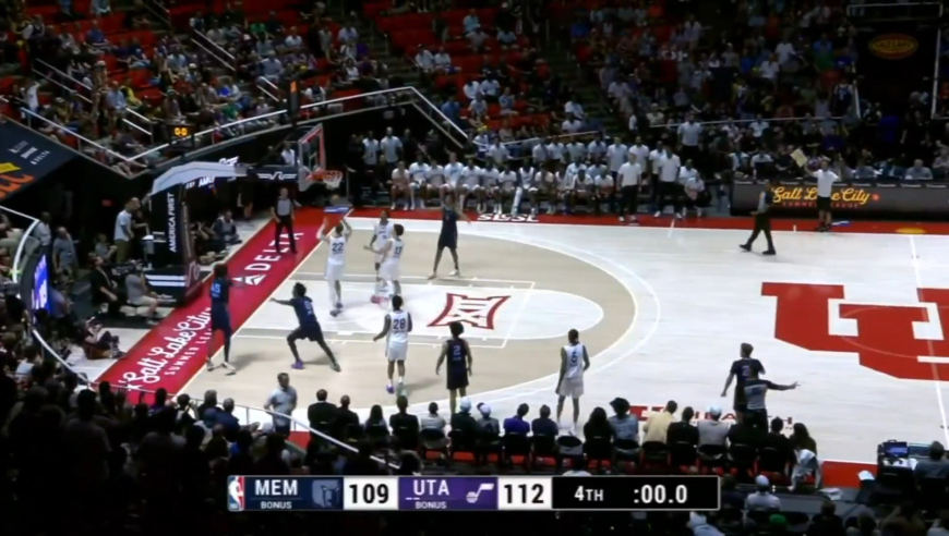 NBA夏联神剧情：灰熊压哨绝平三分踩线 杰克逊抱头跪地太绝望
