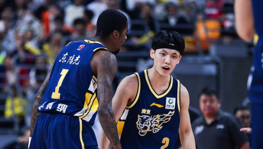 广东3人20+险胜山东6战全胜 徐杰22+5+8+5三分陈林坚21分