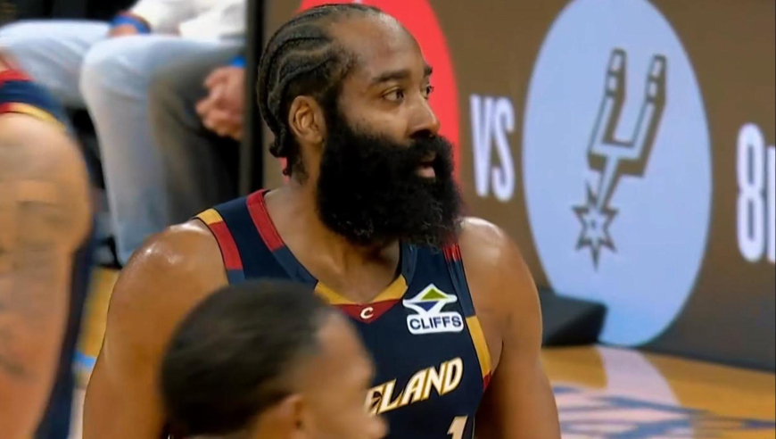 绝境看登神！骑士濒临失利哈登三分+三罚+后场超远空接助攻打疯了