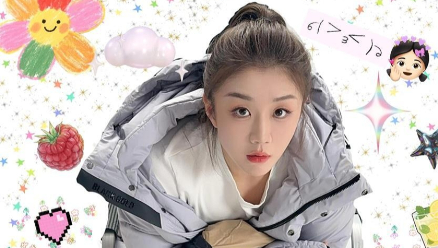 陈梦大年初一在山东老家分享美照，穿米色大衣玩烟花可可爱爱