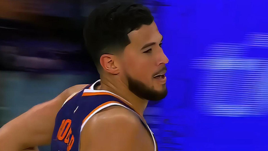 有巅峰科比的风范！布克仅90秒就连轰10分 解说直呼爆炸得分手