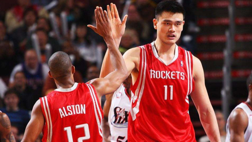 中国骄傲！姚明NBA生涯十佳球：背运过人+脑后妙传+秀梦幻脚步
