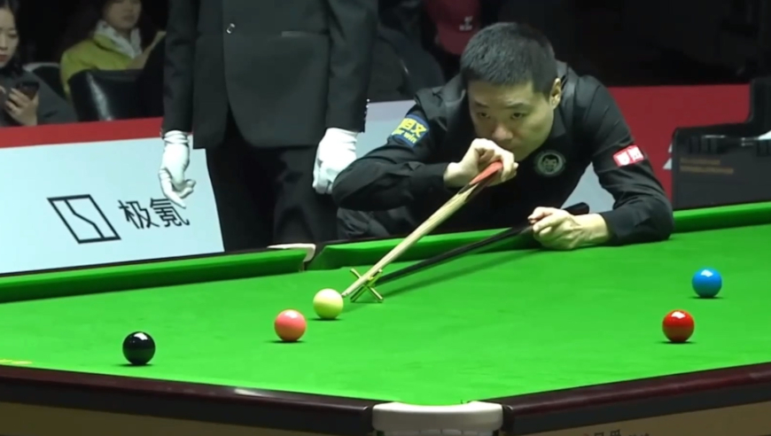 3分钟光速逆转！成都表演赛，丁俊晖首局63-62一分清台翻盘墨菲