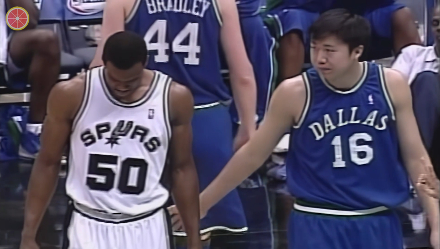 王治郅生涯第6场比赛把握机会大帽上将，晃飞邓肯打成2+1！杨瀚森需要学习！