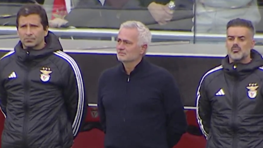 含泪悼念老友！63岁穆帅疯狂27轮不败：3-0后仍差榜首4分 夺冠无望