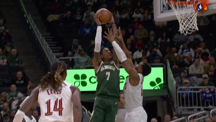 18日NBA十佳球：小波特双臂滑翔炸筐 约翰逊单臂回环反扣