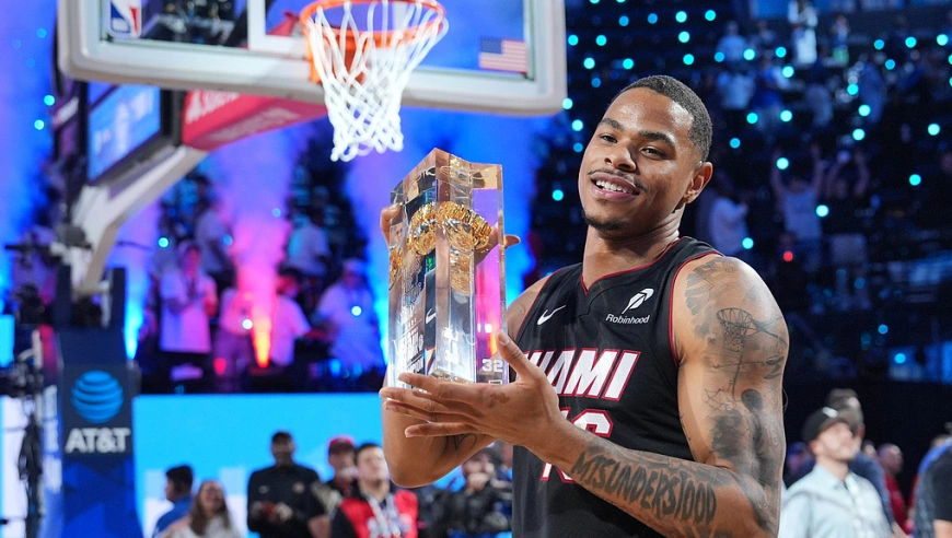 新科扣篮王！热火约翰逊夺冠回顾：舞姿优美上演胯下换手超高速劈扣！