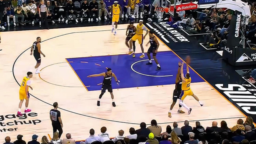 颤抖吧凡人们！湖人里夫斯复出首战 第一次出手就造太阳三分犯规