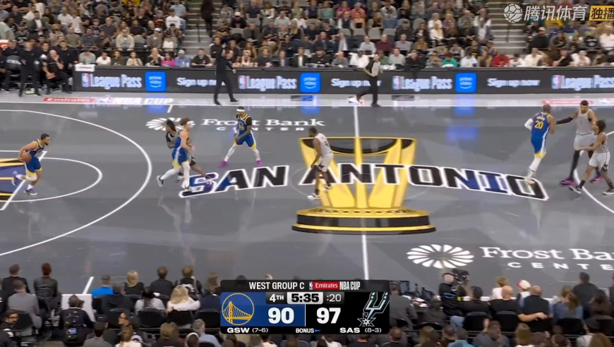 库日天模式！库里关键时刻爆发个人连得10分 率队一波反超