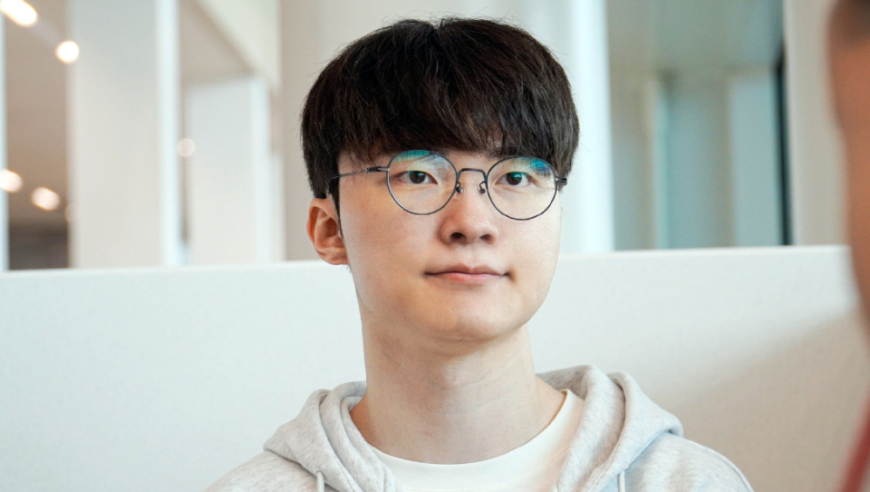 T1俱乐部门口被摆满花圈，怒斥战队CEO，指责他体育精神崩塌