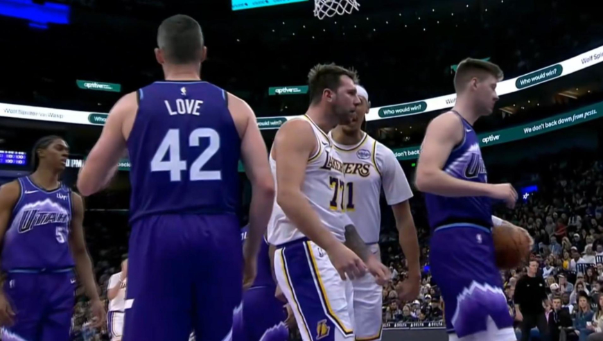 完全体湖人的实力！湖人首节一分钟狂轰10分 东契奇慢三步2+1神了