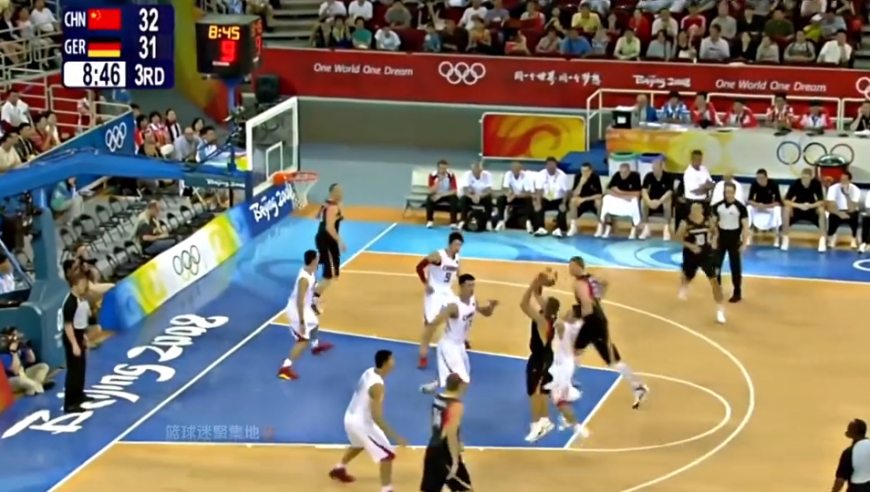 08年中国男篮Vs德国男篮下半场！中国男篮准绝杀德国男篮！也是迄今为止咱们最后一次在奥运会上赢球&hellip;｜体坛记忆