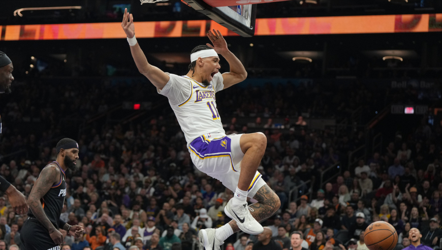 Top时刻｜湖人太阳五佳球：詹姆斯钉板大帽 海斯逆天暴扣