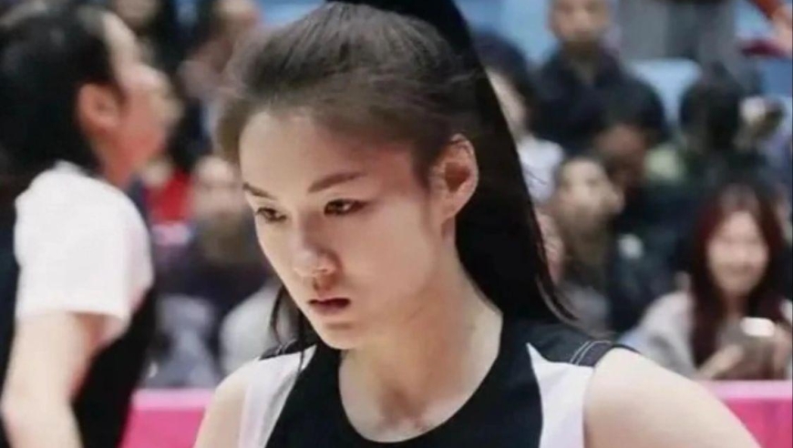 光漂亮有什么用？5中1+正负值最低，球迷：回去看王思雨的比赛录像