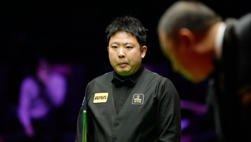 斯诺克年度谜案诞生 黄球是被刮进去还是被风吹进去的？主裁执法引热议