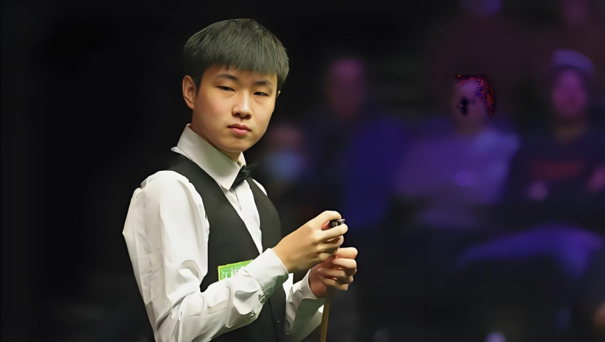 赵心童绝地翻盘！用弱势防守挽救赛点，霸气清台震撼全场｜体坛名场面