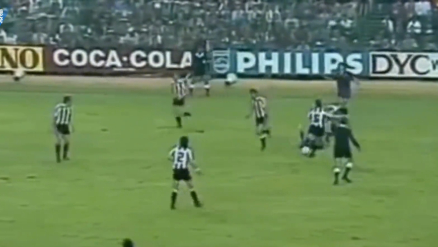 体坛记忆｜球王马拉多纳巴萨告别战，身披巴萨战袍的最后一舞