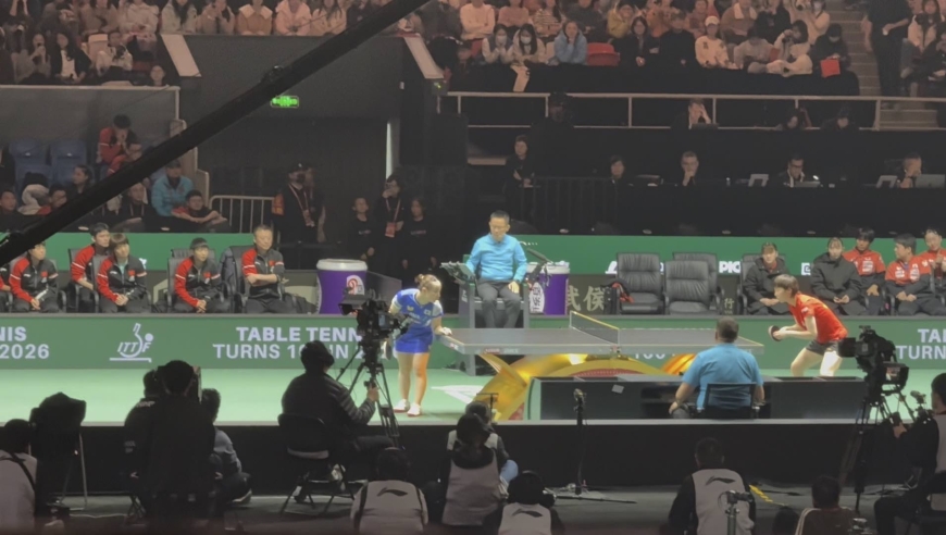 现场直击丨王曼昱局末被连续追分，孙颖莎带头起身鼓励好姐妹
