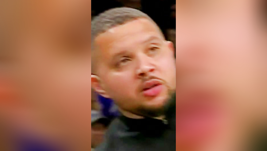 刚复出又重摔！杰伦-格林空中失衡腰部重重砸向地板