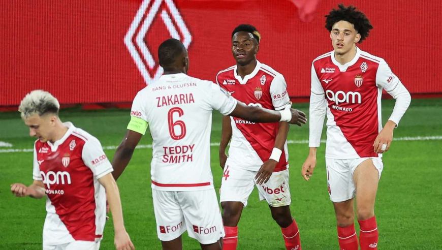 巨大争议吹罚！球员红牌离场鼓掌回击不满，摩纳哥3-1南特